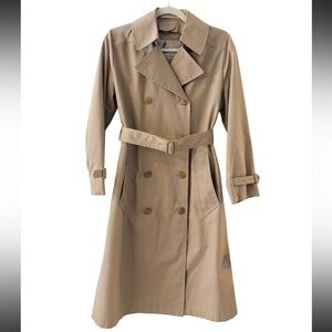 Vintage misty harbor women’s trench coat tan
Size m (by measurement)